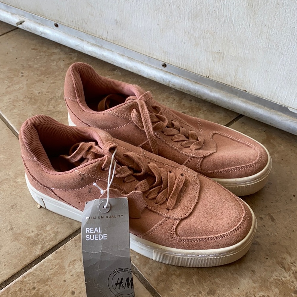 Suede pink shoes